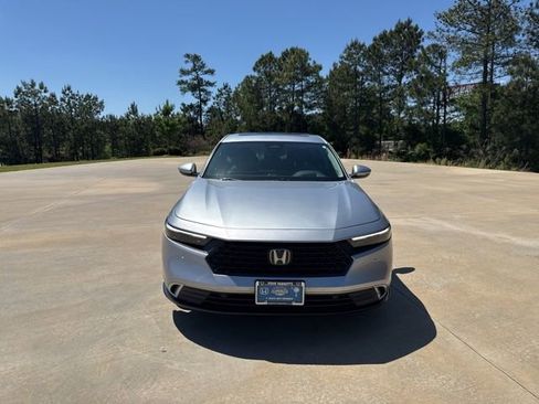 Used 2024 Honda Accord Touring image 2