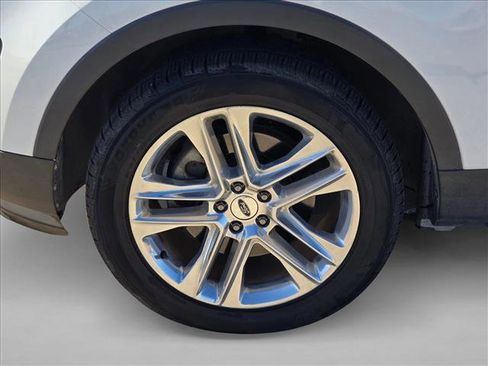 Used 2016 Ford Explorer XLT w/ Equipment Group 202A FWD image 22