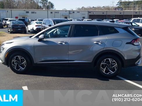 Used 2024 Kia Sportage LX image 11
