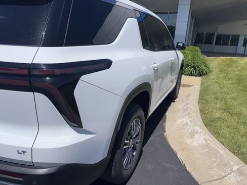 Used 2024 Chevrolet Traverse LT w/ LPO, Floor Liner Package FWD image 23