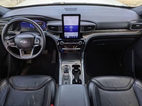 Used 2022 Ford Explorer Platinum w/ Technology Package image 18