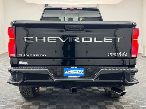 Used 2025 Chevrolet Silverado 2500 High Country w/ Technology Package AWD/4WD image 12