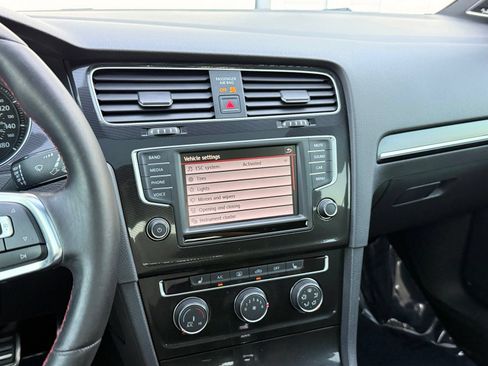 Used 2017 Volkswagen GTI SE FWD image 39