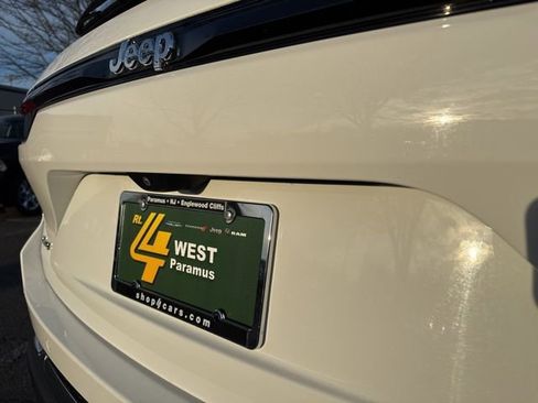 Used 2022 Jeep Grand Cherokee Limited image 14