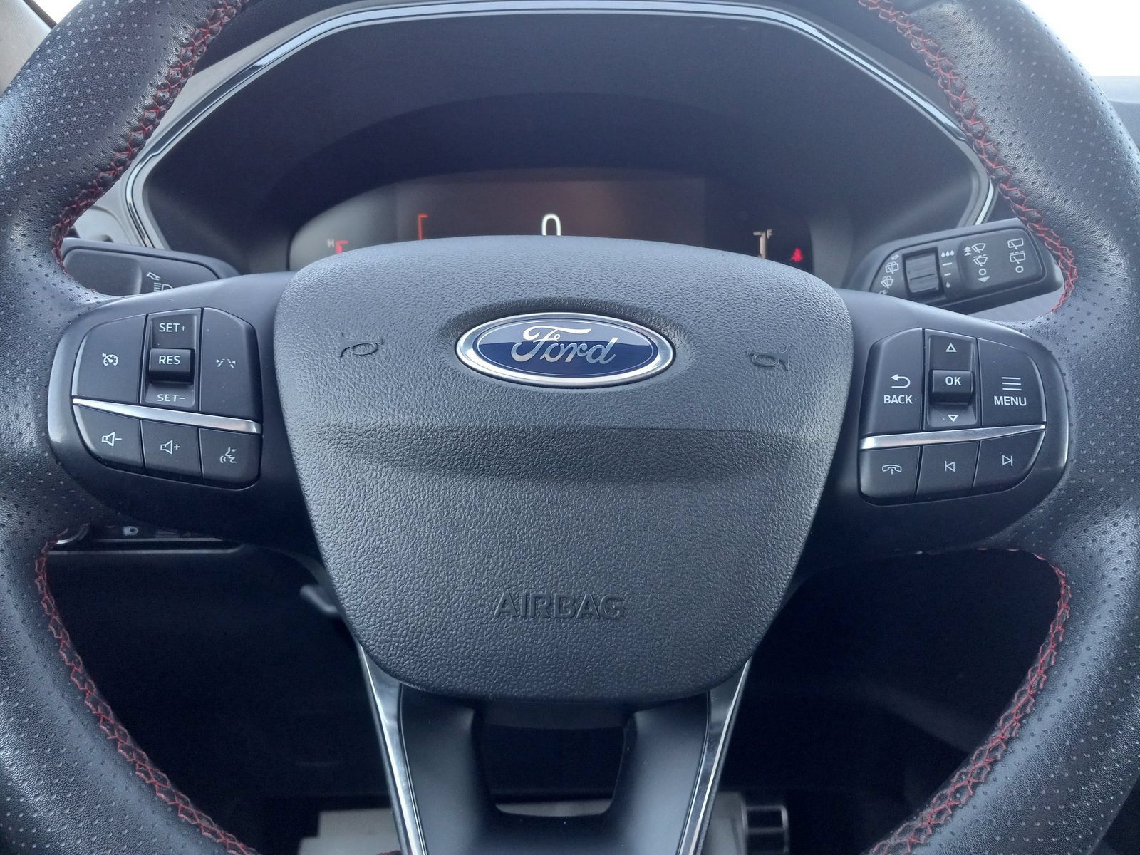 Used 2024 Ford Escape ST-Line w/ Cold Weather Package FWD image 19