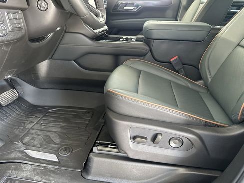 New 2026 GMC Yukon XL AT4 w/ AT4 Premium Plus Package AWD/4WD image 14