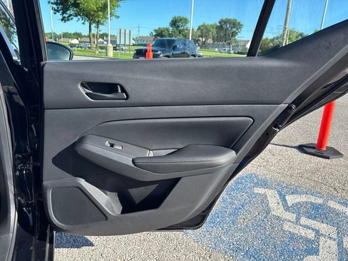 Used 2025 Nissan Altima 2.5 SV FWD image 41