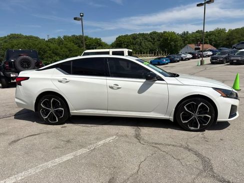 Used 2024 Nissan Altima 2.5 SR w/ SR Premium Package AWD/4WD image 8