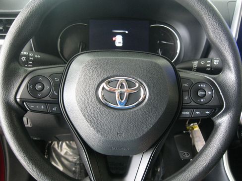 Used 2023 Toyota RAV4 LE image 12