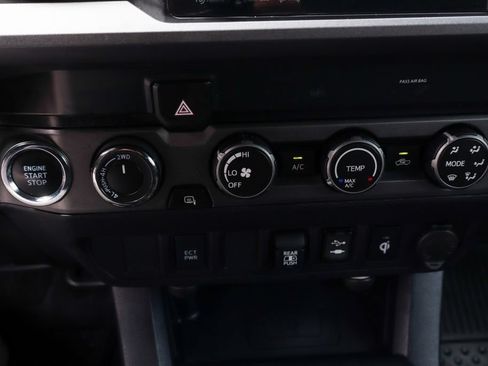 Used 2019 Toyota Tacoma TRD Off-Road AWD/4WD image 35