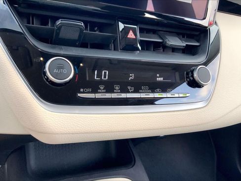Used 2025 Toyota Corolla LE FWD image 32