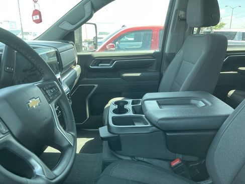 Used 2025 Chevrolet Silverado 2500 LT image 5