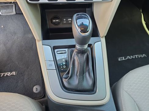 Used 2020 Hyundai Elantra SEL FWD image 18