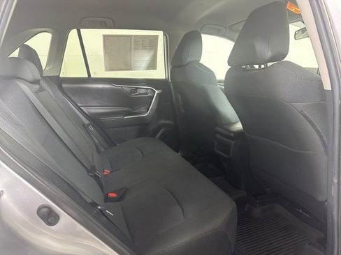 Used 2021 Toyota RAV4 LE image 5