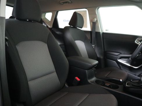 Used 2025 Kia Soul LX w/ LX Technology Package FWD image 19