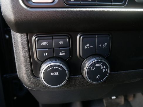 Used 2022 Chevrolet Suburban RST w/ Sport Performance Package image 16