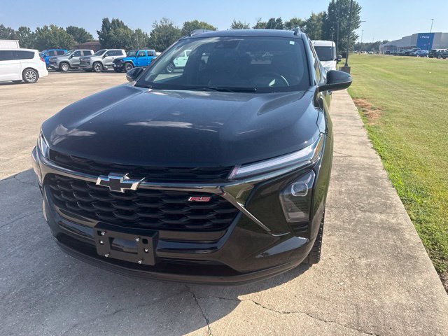 Used 2024 Chevrolet Trax RS w/ Sunroof Package FWD image 4