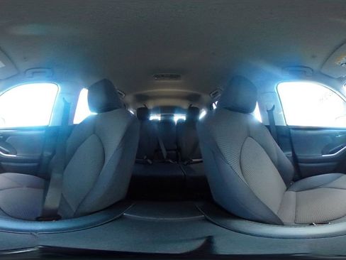 Used 2025 Toyota Highlander LE image 43