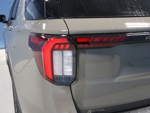 New 2026 Ford Explorer ST-Line w/ ST-Line Street Pack image 32