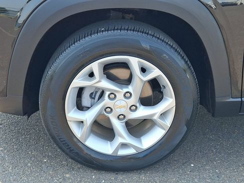 Used 2024 Chevrolet Trax LS w/ LS Convenience Package FWD image 9