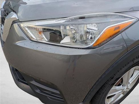 Used 2020 Nissan Kicks S FWD image 9