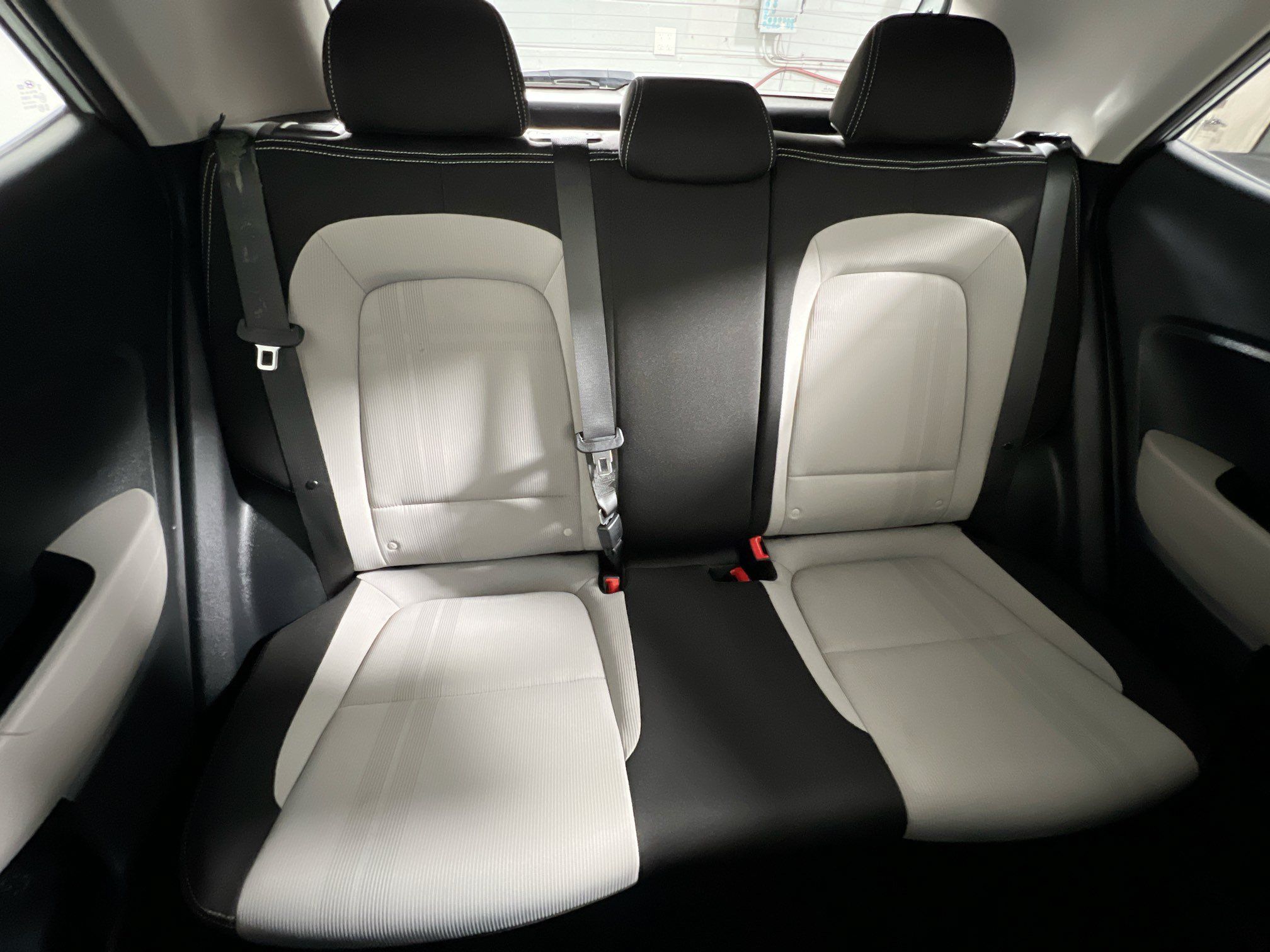 Used 2025 Hyundai Venue SEL FWD image 32