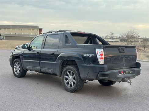 Used 2002 Chevrolet Avalanche 4x4 w/ Off-Road Suspension Pkg image 4
