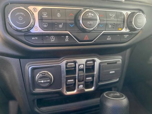 Used 2022 Jeep Wrangler Unlimited Sahara w/ Cold Weather Group AWD/4WD image 22