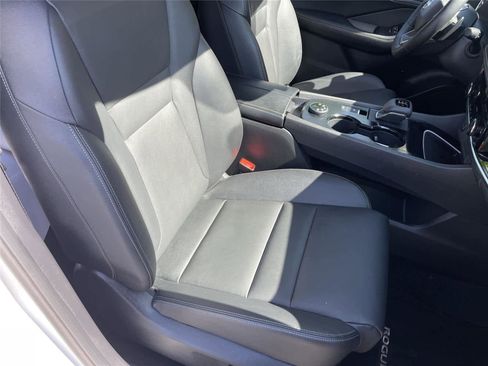 Used 2025 Nissan Rogue SL AWD/4WD image 17