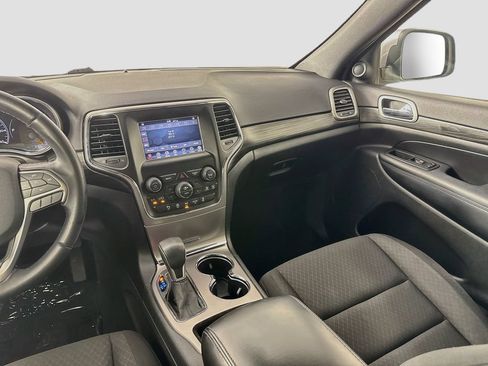 Used 2019 Jeep Grand Cherokee Laredo AWD/4WD image 25