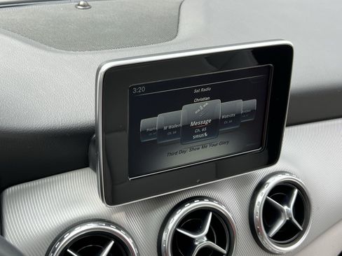 Used 2017 Mercedes-Benz GLA 250 4MATIC image 23