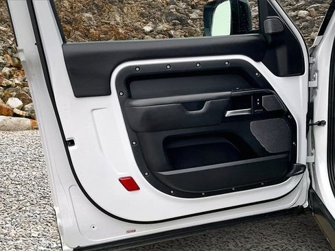 Used 2022 Land Rover Defender 90 Carpathian Edition image 20