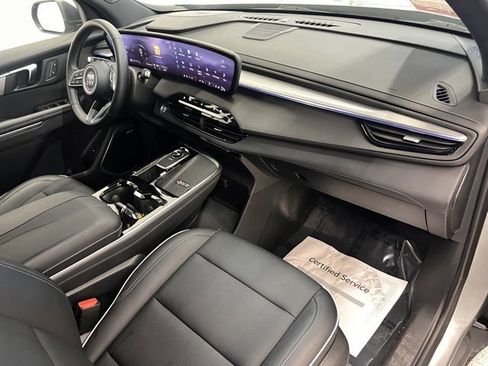 Used 2025 Buick Enclave Preferred image 16