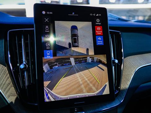 New 2026 Volvo XC60 B5 Plus w/ Climate Package image 26