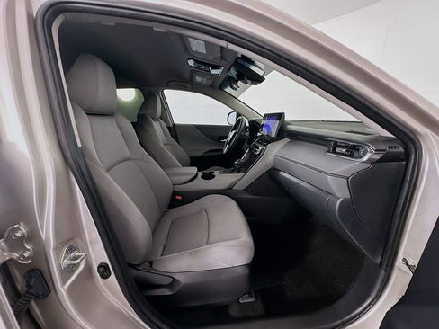 Used 2023 Toyota Venza LE image 27