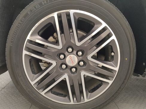 Used 2019 GMC Acadia SLT image 31