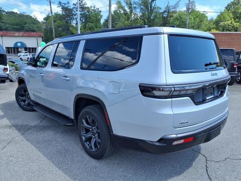 New 2026 Jeep Grand Wagoneer L Limited w/ 8-Passenger Seating Package AWD/4WD image 6