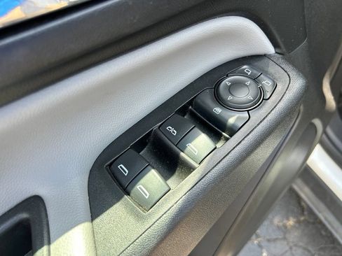 Used 2020 Chevrolet Equinox LS w/ LS Convenience Package AWD/4WD image 17