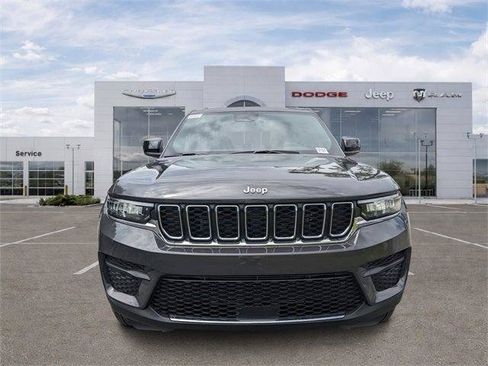 Certified 2025 Jeep Grand Cherokee Laredo X AWD/4WD image 6
