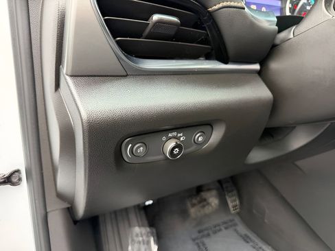 Used 2021 Chevrolet Traverse LT w/ LT Premium Package image 21