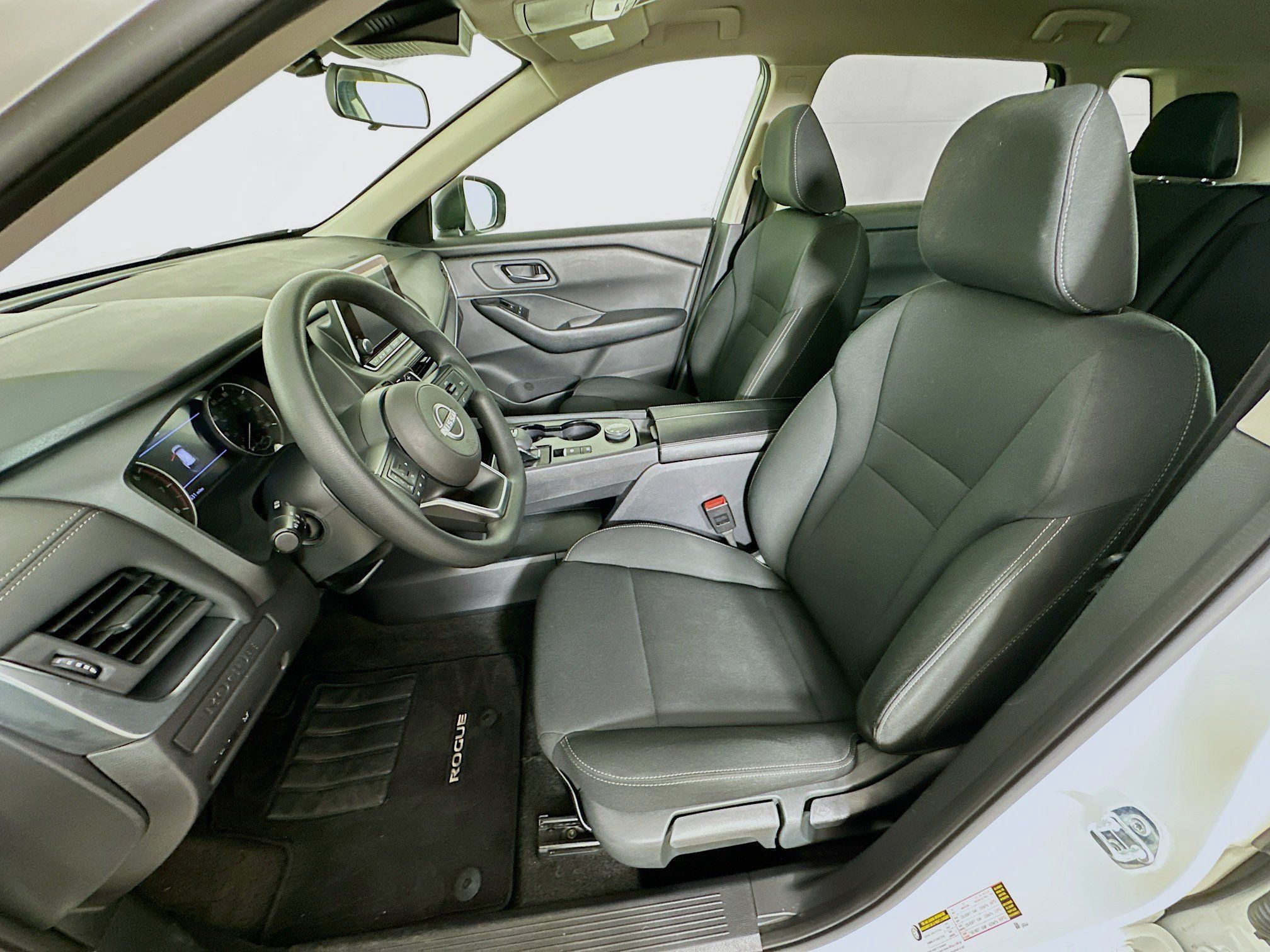 Used 2024 Nissan Rogue S AWD/4WD image 13