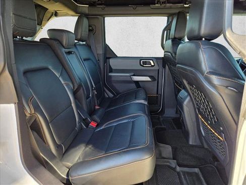 Used 2023 Ford Bronco Badlands w/ Sasquatch Package AWD/4WD image 18
