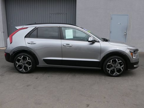 Certified 2023 Kia Niro SX Touring FWD image 2