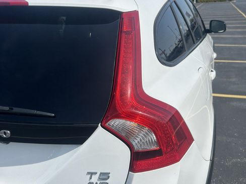 Used 2017 Volvo V60 T5 Cross Country Platinum AWD/4WD image 13