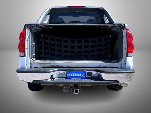 Used 2005 Chevrolet Avalanche Z71 w/ Sun And Sound Package AWD/4WD image 6