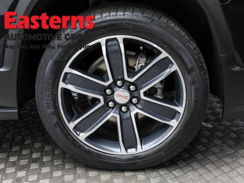 Used 2022 GMC Acadia SLT w/ Technology Package image 34