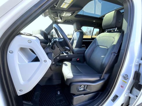 Used 2023 Land Rover Defender 130 SE image 11