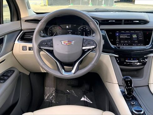 Used 2025 Cadillac XT6 Premium Luxury image 23