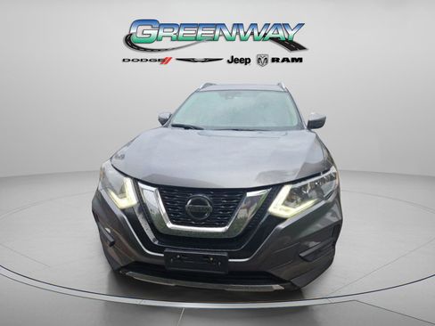 Used 2020 Nissan Rogue SV image 2