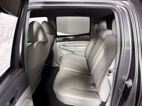 Used 2014 Toyota Tacoma Limited w/ Limited Package image 19
